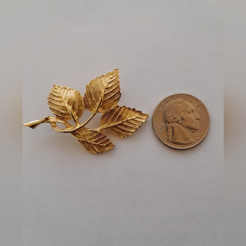 Vintage Elegant Gold Leaf Brooch